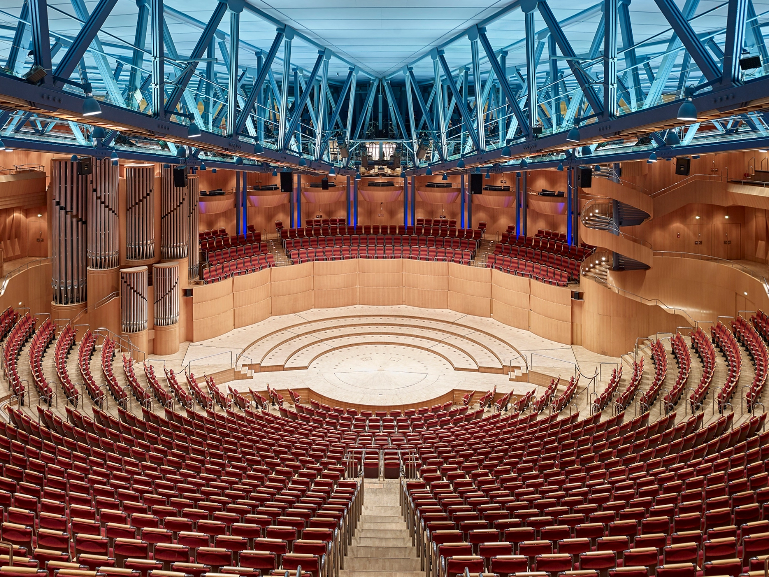 Blick in den leeren Konzertsaal der Kölner Philharmonie